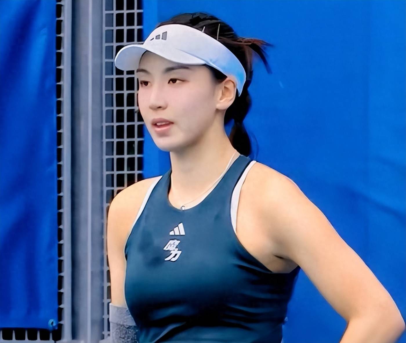 保持克制的 保持克制的